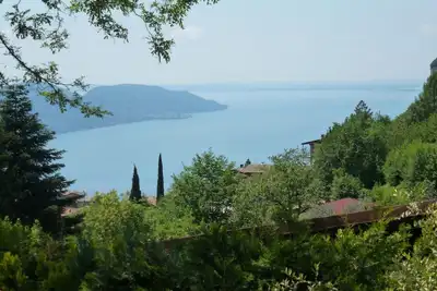 Image de Maison de vacances ensoleillées avec vue lac et montagne, piscine, poêle à granulés