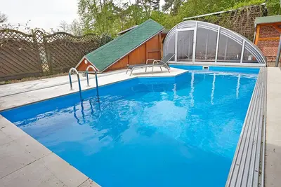 Image de Maison de vacances avec piscine et sauna au milieu de la forêt sur la piste cyclable de l'Elbe