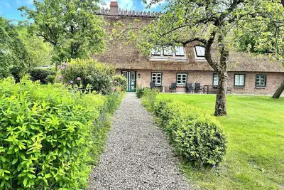 Image de Chaumière idéalement située avec un grand jardin