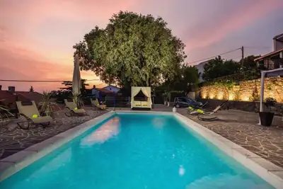 Nouvelle villa pour 6 personnes avec piscine privée et vue sur la mer