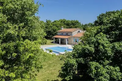 Image de Maison de vacances Pićanci * endroit calme et isolé, jardin de 3800 m2, piscine privée