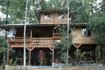 Image de La maison est au milieu de la jungle, mais aussi 5 minutes à pied de la plage