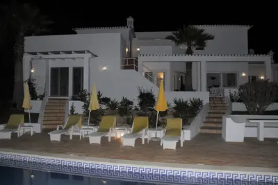 Image de Villa de luxe de 4 chambres avec vue sur la mer près de la plage