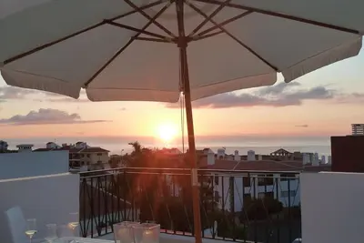 Appartement avec trois balcons et terrasse sur le toit, vue mer et Teide et sans fil!