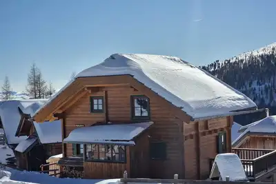 Image de Cabane en bois confortable à 1900m d'alpage et sur les pistes en hiver