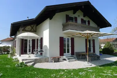 Image de Maison individuelle avec jardin dans un endroit calme - à quelques minutes du lac