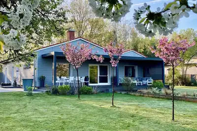 Image de maison de vacances exclusive au bord du lac en pleine nature