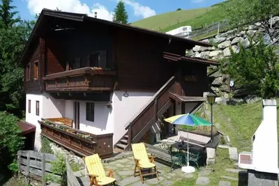 Image de Belle maison de vacances avec une vue magnifique sur les montagnes et un sauna privé