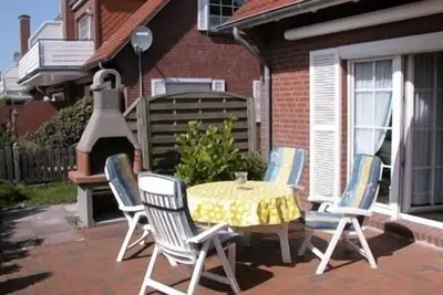 Image de De plain-pied, appartement confortable avec grande terrasse ensoleillée incl. Chaise de plage