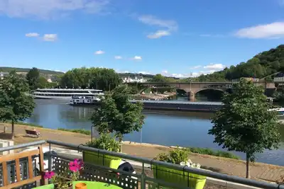 Image de Emplacement unique sur la Moselle et la piste cyclable. Frontière luxembourgeoise