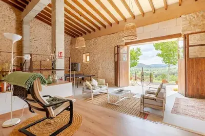 Image de Manoir dans un magnifique endroit isolé avec piscine et de superbes vues panoramiques