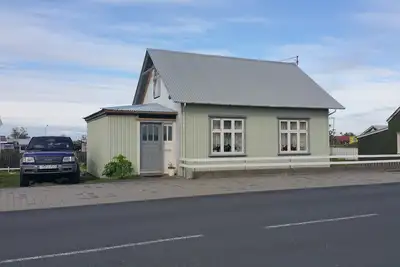Image de Vieille maison en bord de mer, Vulcan Hekla devant la fenĂŞtre, Hg-00005951