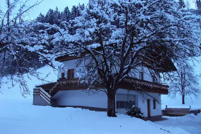 Image de Chalet neuf niché dans un paysage idyllique en lisière de la forêt