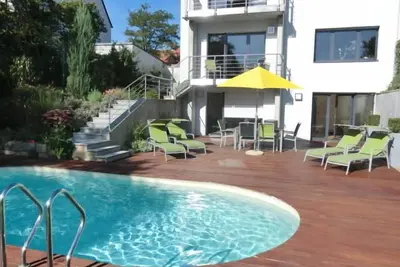 Image de Ville et l'université avant-appartement avec piscine dans un endroit top