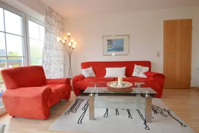 Image de appartement moderne et lumineux avec vue sur la digue près de la plage, familienfreudlich
