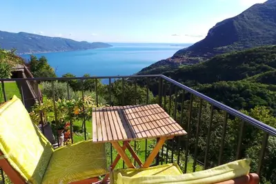 Image de Beau 2 z. Whng. avec vue imprenable sur le lac et la montagne avec jardin