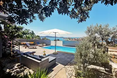 Image de Une oasis de tranquillité avec une vue magnifique sur l'océan