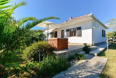 Image de Grande maison dans un village calme sur la plage