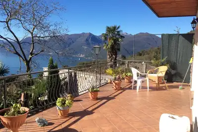 Image de Sunny apartment with breathtaking lake view