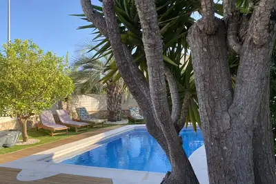 Image de Villa 2 Chambres Piscine CHAUFFÉE Wifi Clim Jardin 600 M De La Plage Calme