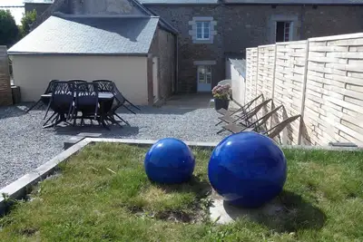 Image de Maison de Pierre rénovée sur 3 niveaux alliant pierre et matériaux modernes
