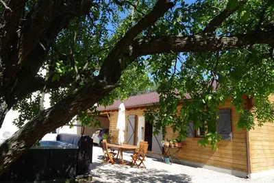 Image de Orange en campagne cottage cosy dans propriété, Spa piscine clim wifi parking