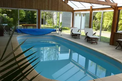 Image de Maison avec piscine et sauna intérieurs, en Bretagne, 10 personnes