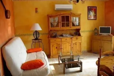 Image de L'enclos des cigales  gite situe dans la perle du comtat à Pernes Les Fontaines