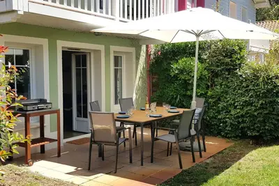 Image de Maison idéale pour les familles ds. resort piscine chauffée entre lac et océan