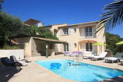 Image de Spacieuse Villa tout confort - Piscine privée - Plages Et Centre Ville A Pieds