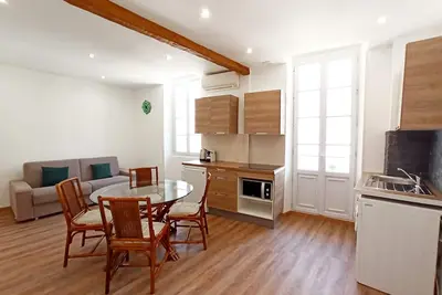 Image de Central 2 Bedrooms Balcony Commandant André