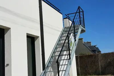 Image de Maison d'architecte construite en 2014, agrandie en 2023, à 50 m de la mer.