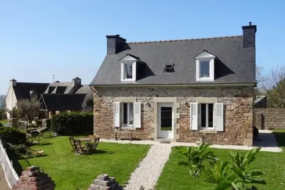 Image de 300m de la Mer, maison bretonne avec grand jardin et vue mer - Wifi