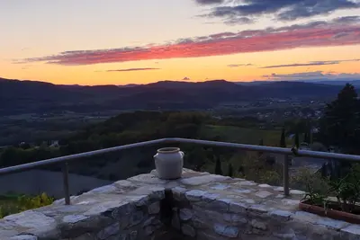 Image de Maison en pierres dans vieux village de Mirabel surplombant la rivière drôme