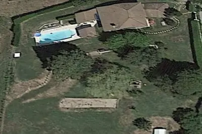 Image de Demeure de charme avec piscine privée dans un parc arboré