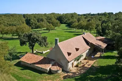 Image de Ferme restaurée pierres-authenticité- 14 pers - Nature-Piscine privée sécurisée