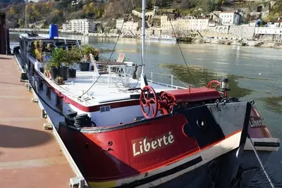 Image de Chambre sur péniche centre ville insolite calme vue imprenable
