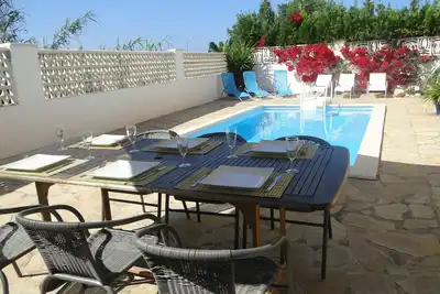 Image de Villa, piscine privée, internet (fibre optique), à 10 minutes à pied des plages
