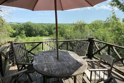 Image de Beautiful Authentic Stone House In The Lot Reduced Rate! !