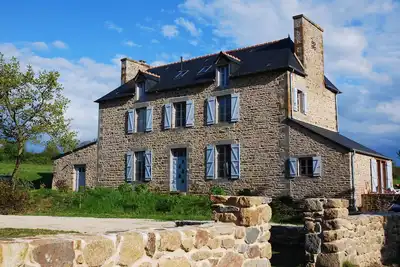 Image de Maison de famille, charme et grand confort, entre Saint Malo et Mont St Michel.