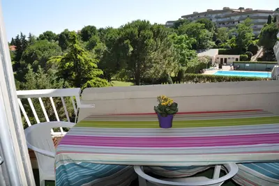 agréable appartement  vue sur  parc, tennis  dans résidence sécurisée