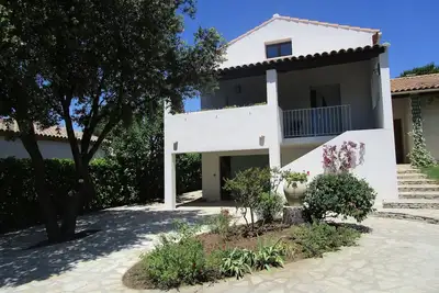 Image de Appartement T3 belle terrasse ombragée dans petit village à 20 mn des plages