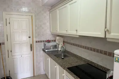 Image de Appartement de deux chambres avec vue sur  piscine et  sur mer