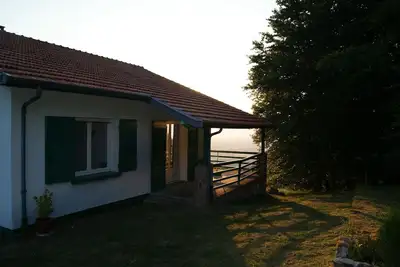 Image de Gîte de l'écureuil, indépendant, sans vis à vis, sur propriété de 7000m2 de bois
