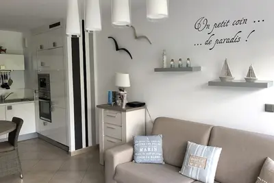 Image de T2 de standing dans quartier calme. Magnifique vue montagne.