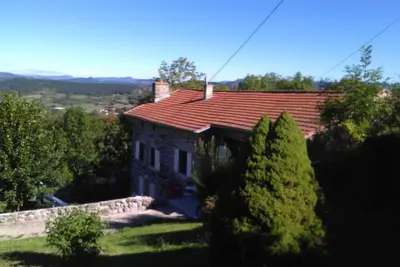 Image de Ferme ancienne rénovée dans un style contemporain