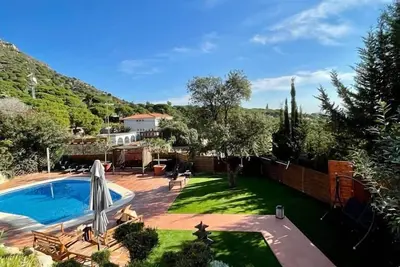 Image de Bel appartement dans villa avec piscine et jardin