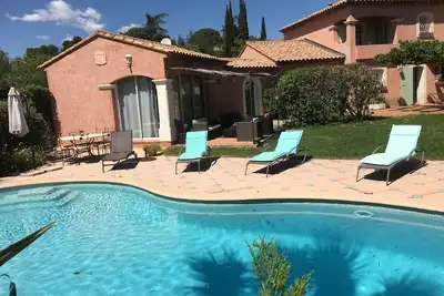 Image de Proche Hyères les Palmiers, beau Mas climatisé - piscine - belles plages à 12min