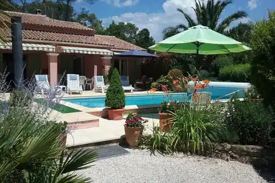 Image de Villa avec piscine, entre Cannes, le Pays de FAYENCEet Frejus-St Raphael, mer/lac