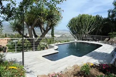 Image de Villa près de la mer avec piscine privée. \" Monte de los almendros \"